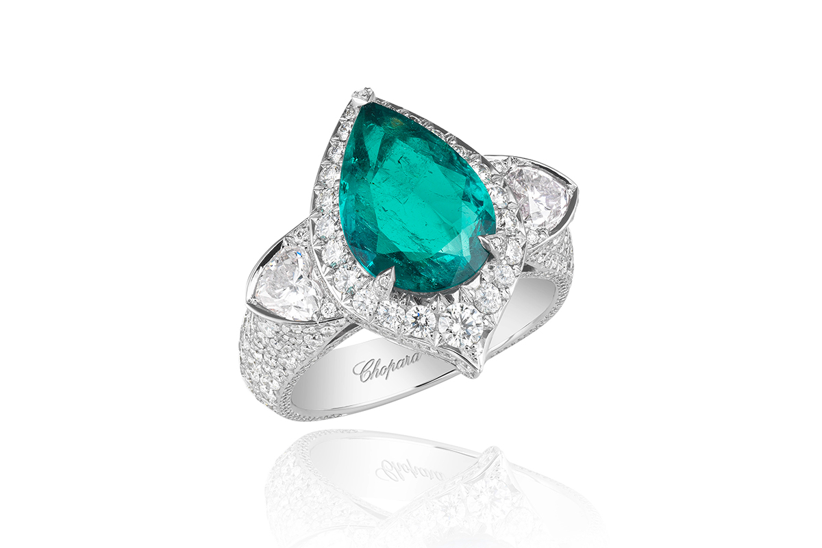  Precious Chopard ring in white gold with a pear-shaped emerald and diamonds