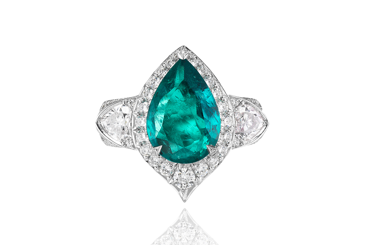  Precious Chopard ring in white gold with a pear-shaped emerald and diamonds