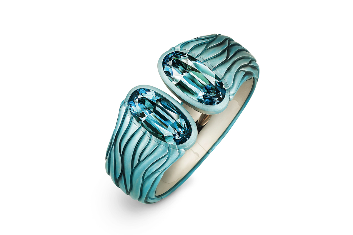 Hemmerle 'Harmony' bangle in 26.16ct and 24.93ct aquamarine, aluminium and white gold 