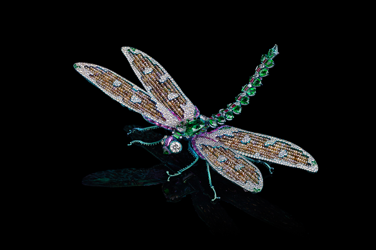  Wallace Chan ‘Soaring Spirit’ brooch with a central feature 17.67ct tsavorite garnet, 3.12ct yellow diamonds, fancy coloured diamond beads, tsavorite garnet, ruby, pink sapphire and titanium