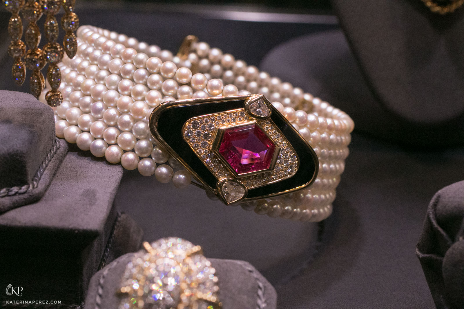  Marina B choker necklace with pearls exhibited by Veschetti