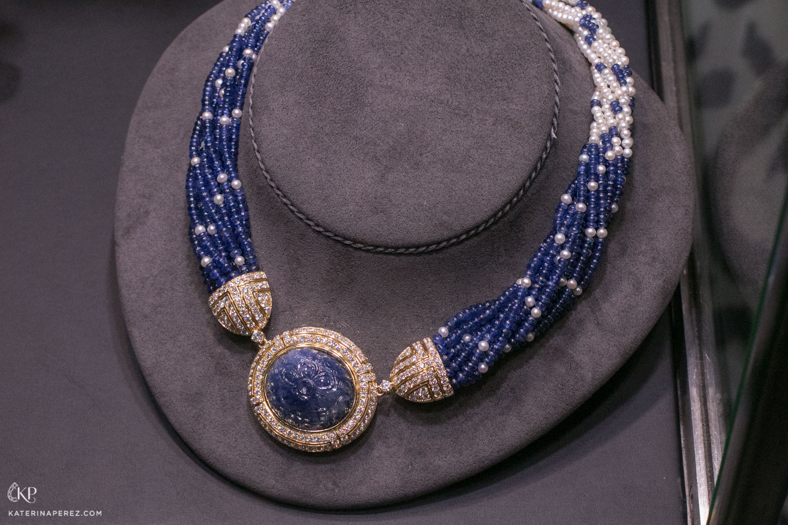  Veschetti 'Blue Night' necklace in sapphires, diamonds, pearls and yellow gold