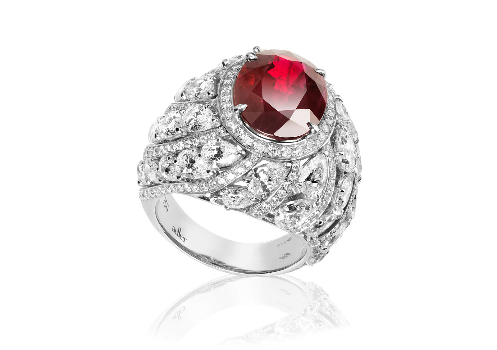  Adler Palais des vents ring with an oval ruby and diamonds