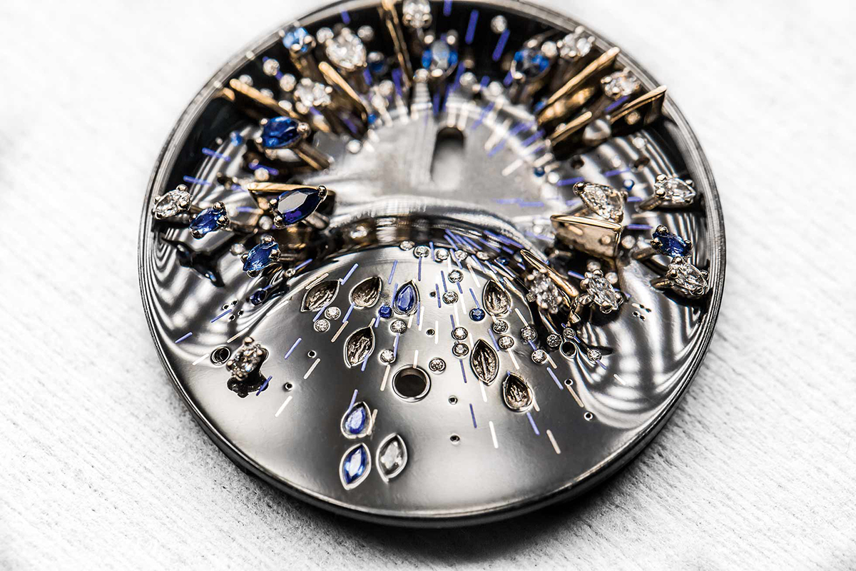  The process of creating a watch from the 'Dior Grand Soir Feux d'Artifice' collection using diamonds, sapphires, 18k yellow gold and feathers