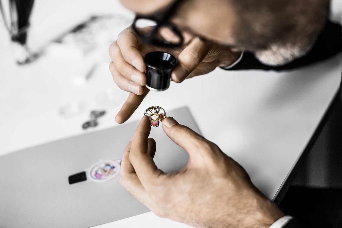  The process of creating a watch from the 'Dior Grand Bal Jardins Imaginaires' collection