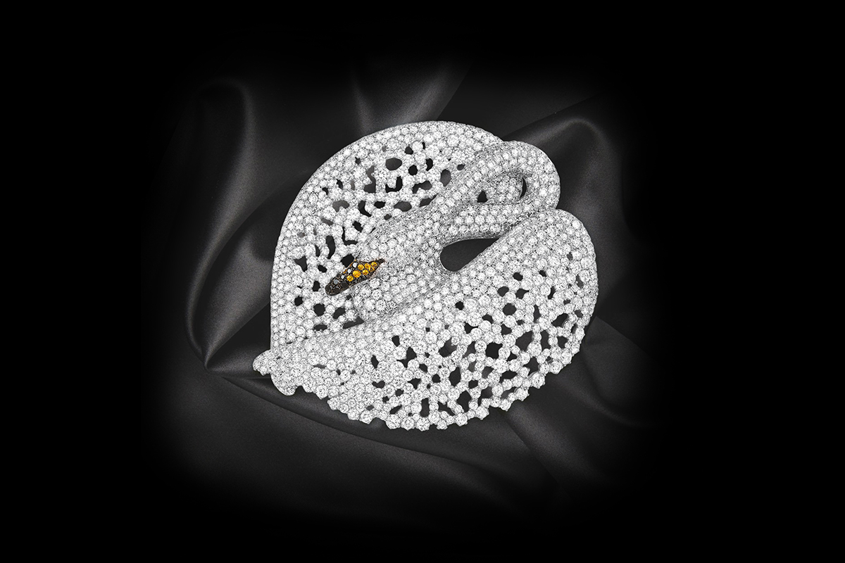 Palmiero Swan brooch from the 'Animals' collection with colourless and black diamonds and yellow sapphires 