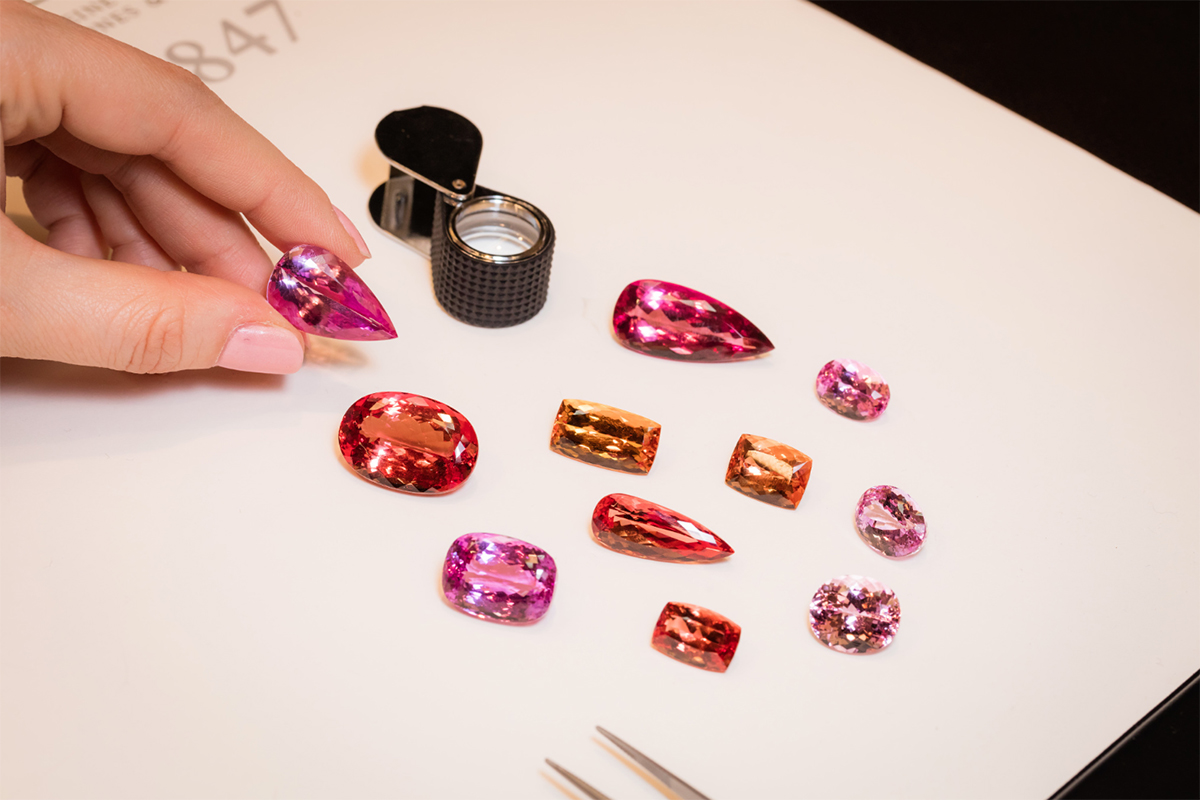  The variety of colours in Imperial Topaz: from a soft pink to a vivid hot pink, from golden-yellow to orange and red at Constantin Wild