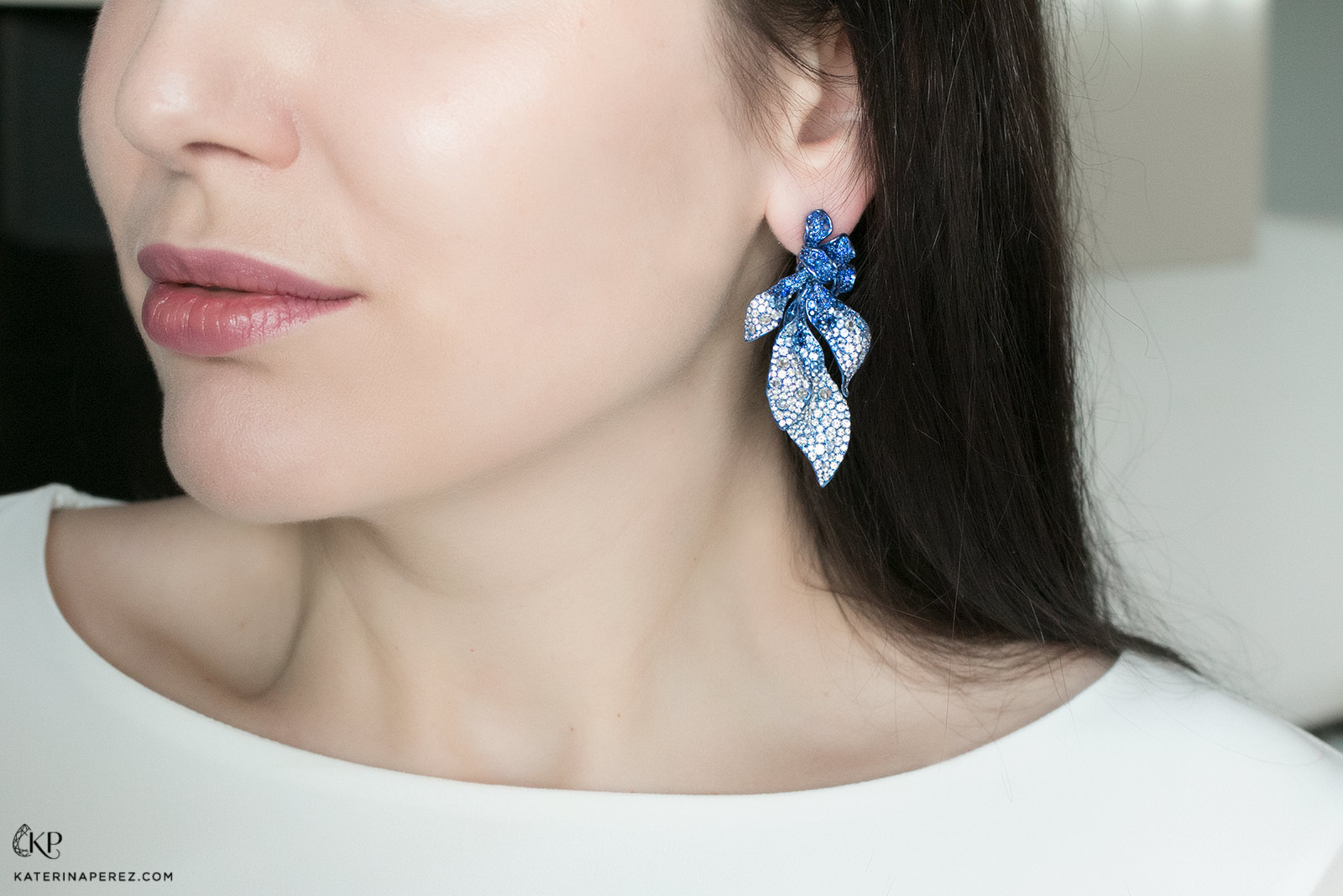  Neha Dani 'Cadence' earrings in colourless diamonds and sapphires