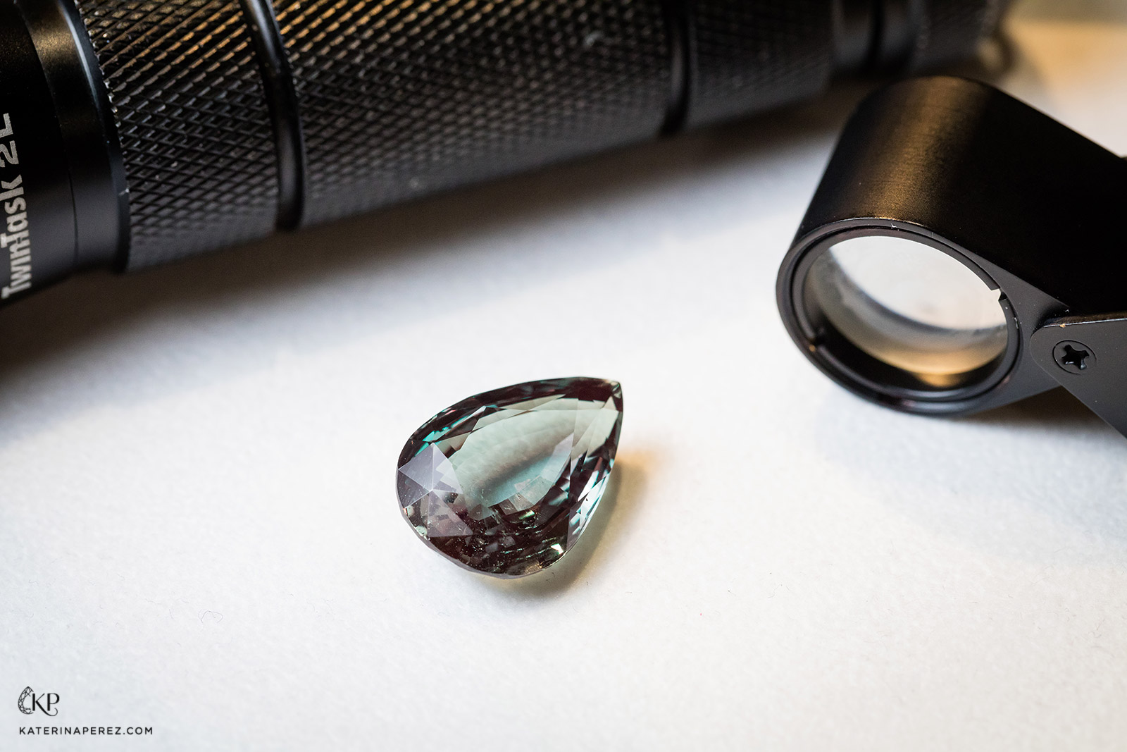  Paul Wild alexandrite showing colour change in day light and room light. Photo by Simon Martner for katerinaperez.com
