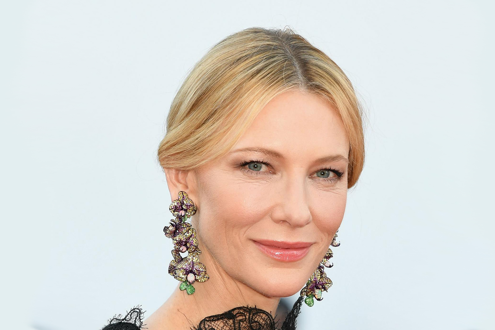  Cate Blanchett wearing Chopard orchid earrings featuring titanium, opals, yellow sapphires, pink sapphires, tsavorites, and garnets