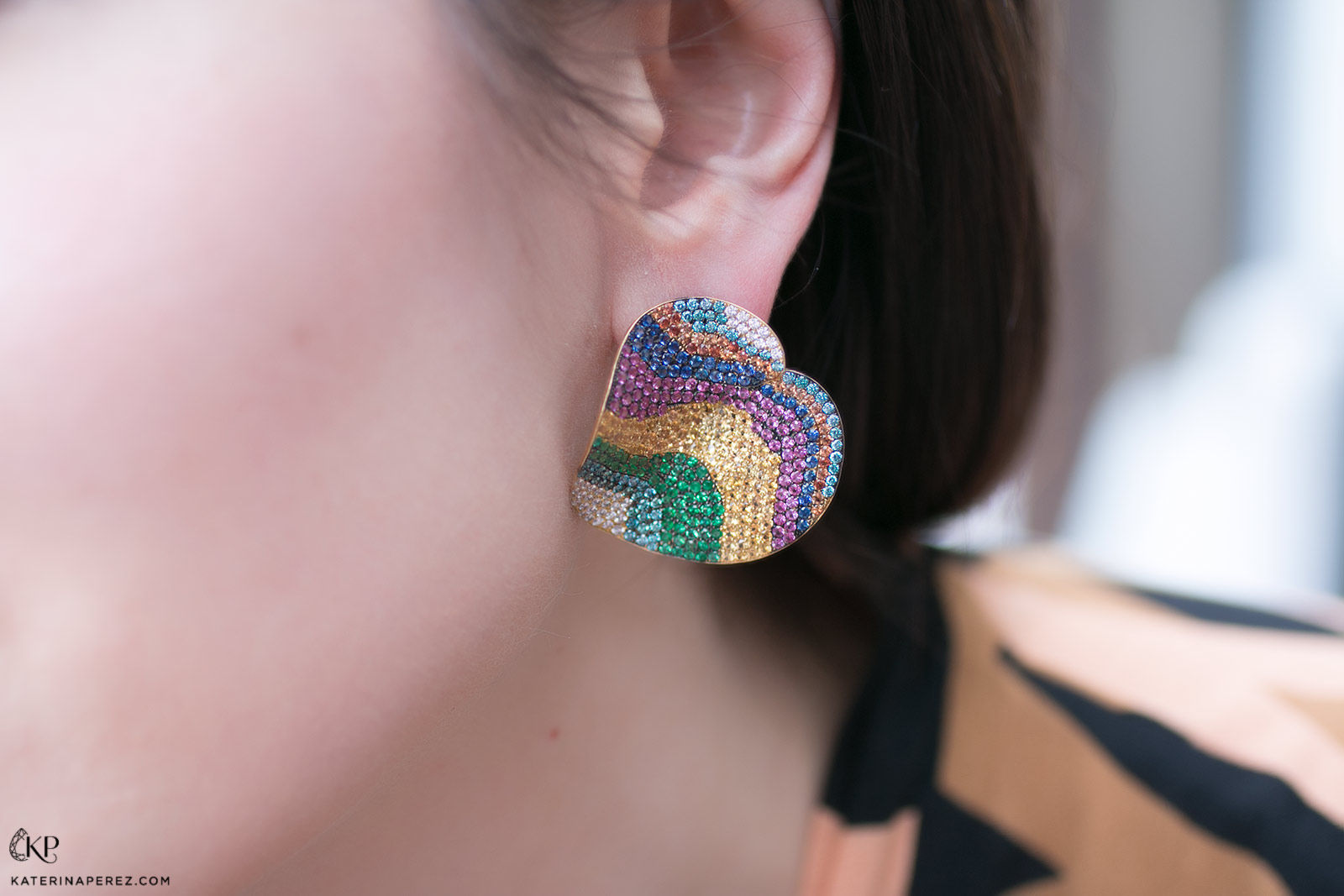  Rosior pavé earring in emeralds, sapphires and diamonds