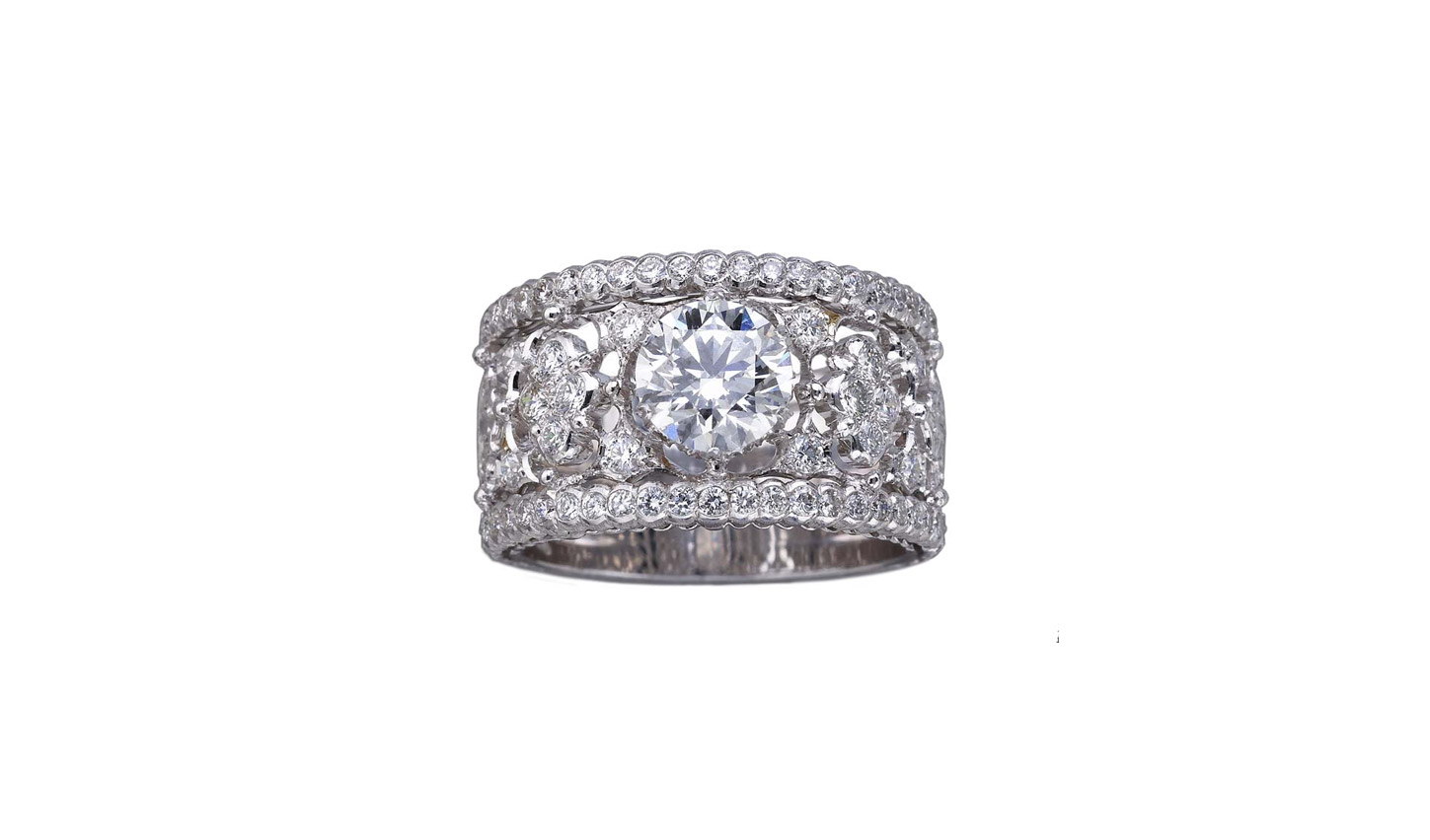  Buccellati Romzanza engagement ring with a round brilliant diamond