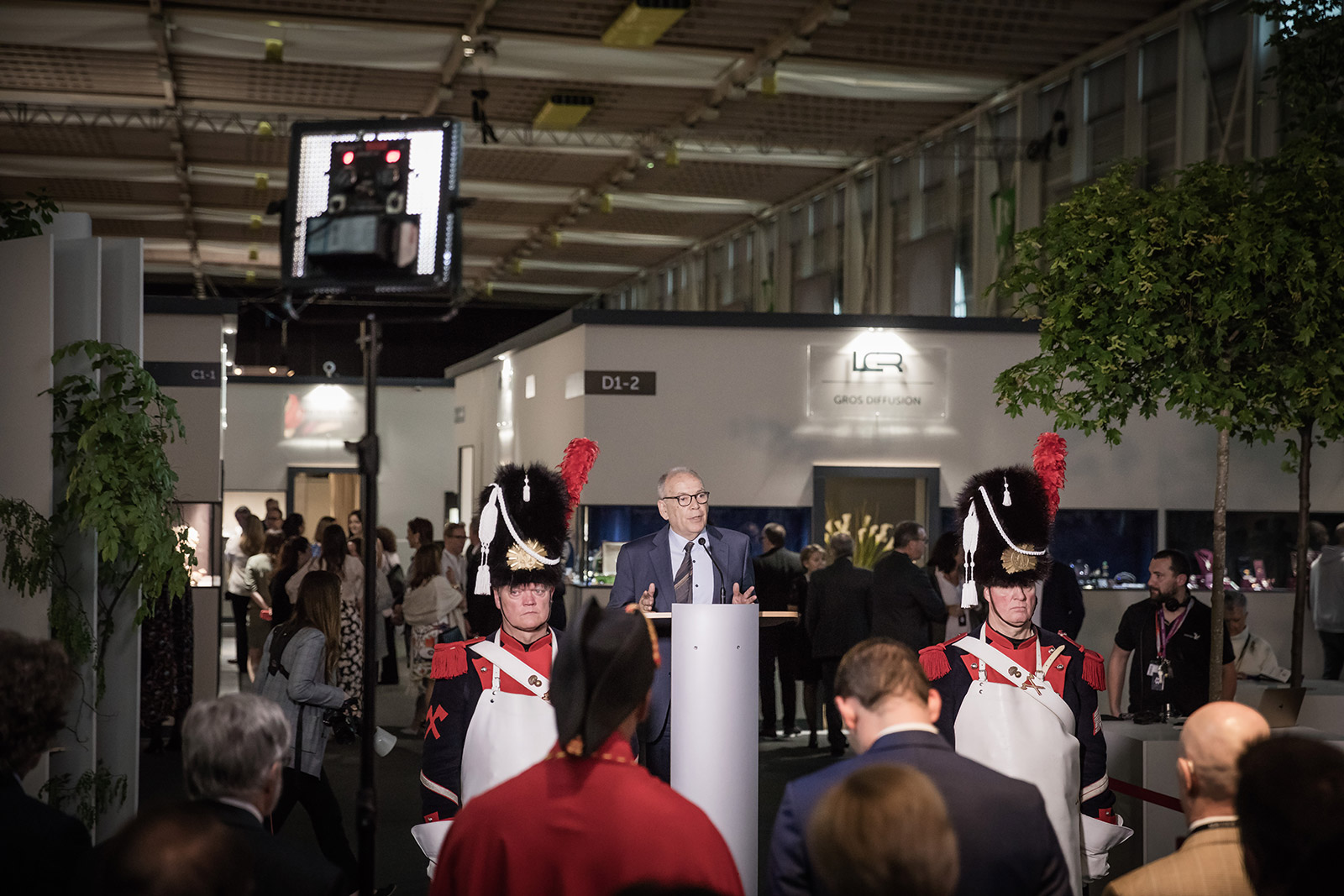  Ronny Totah - co-founder of GemGenève - speaking at the opening of the exhibition. Photo by Simon Martner