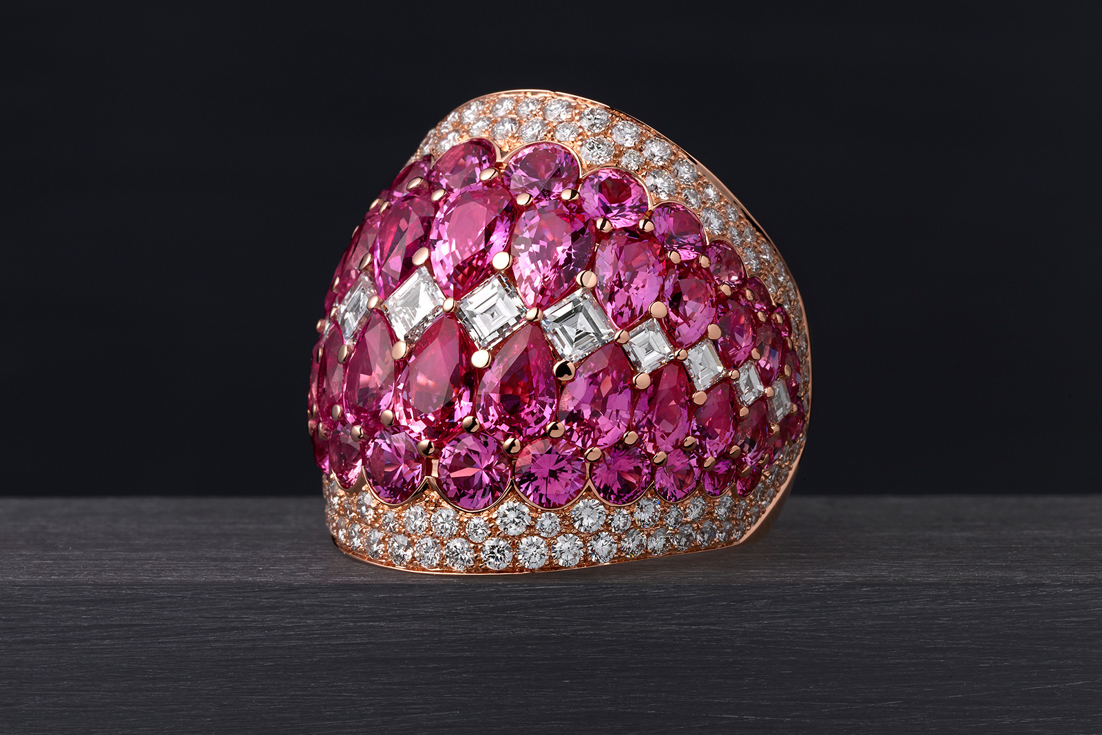  Baenteli 'Spheres' ring in pink sapphires and diamonds