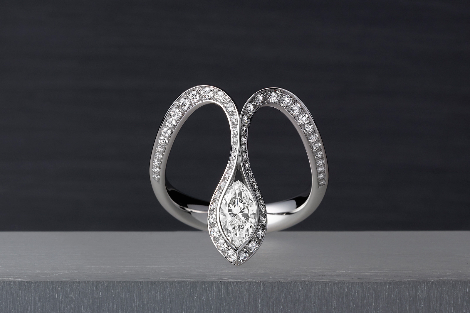  Baenteli 'Royales' ring with diamonds