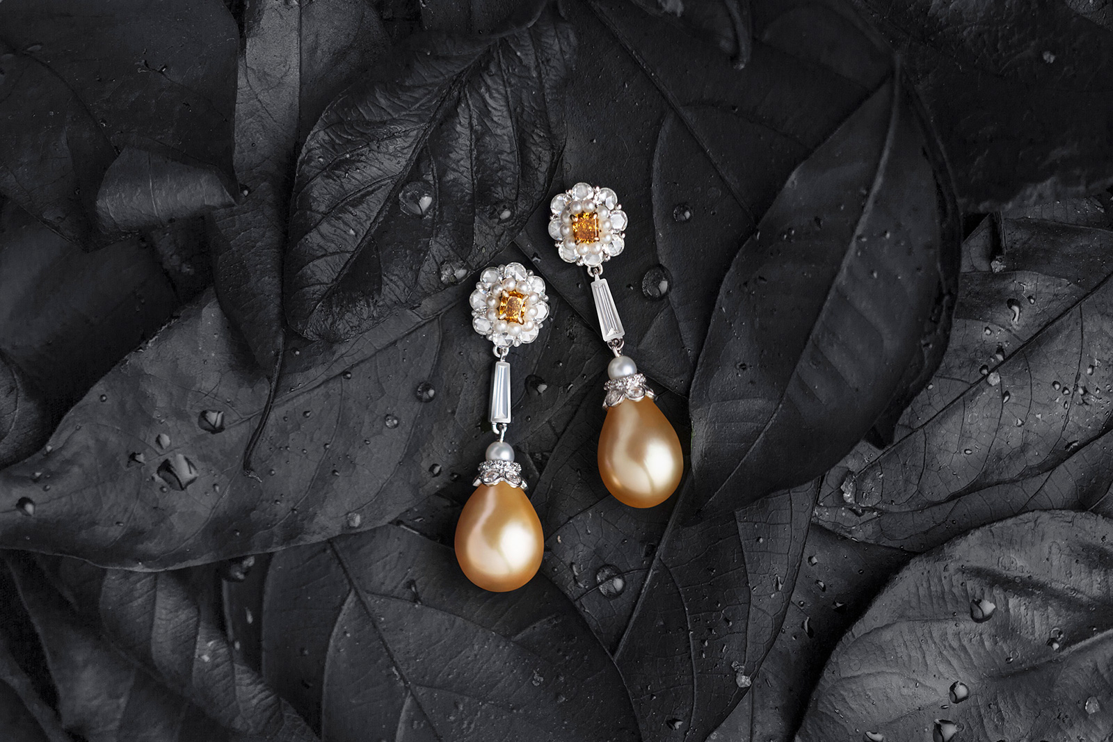  Moksh earrings in diamonds and pearls