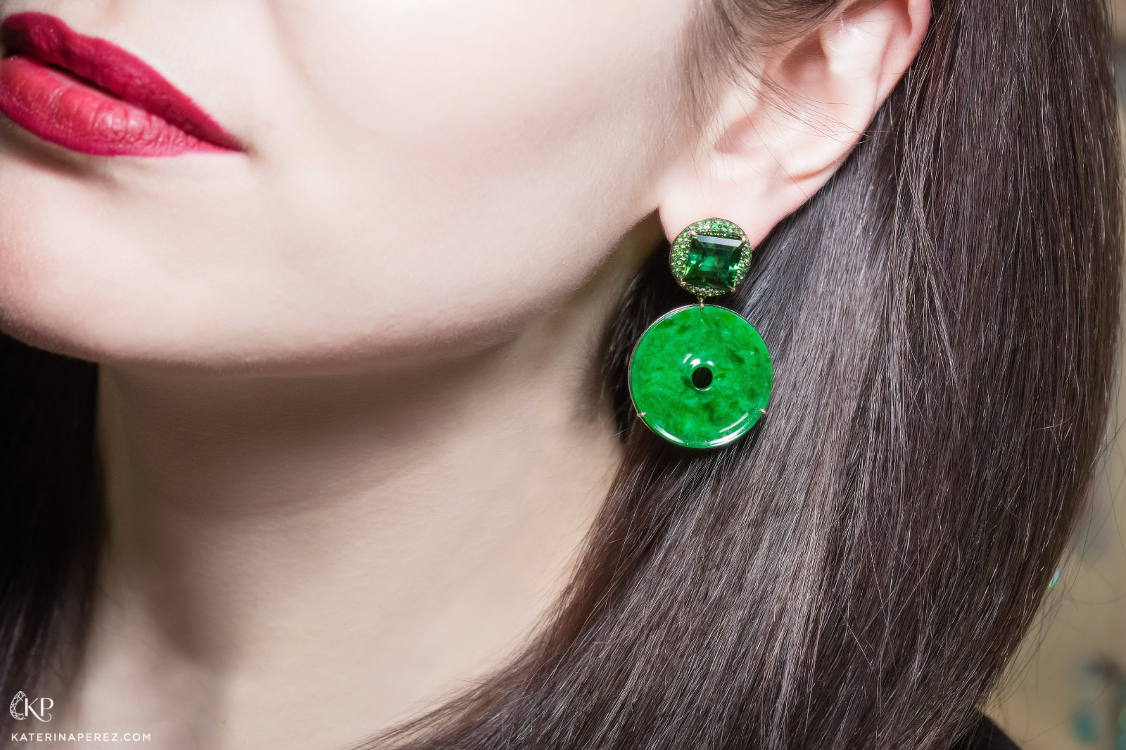  Doris Hangartner jade and tsavorite earrings