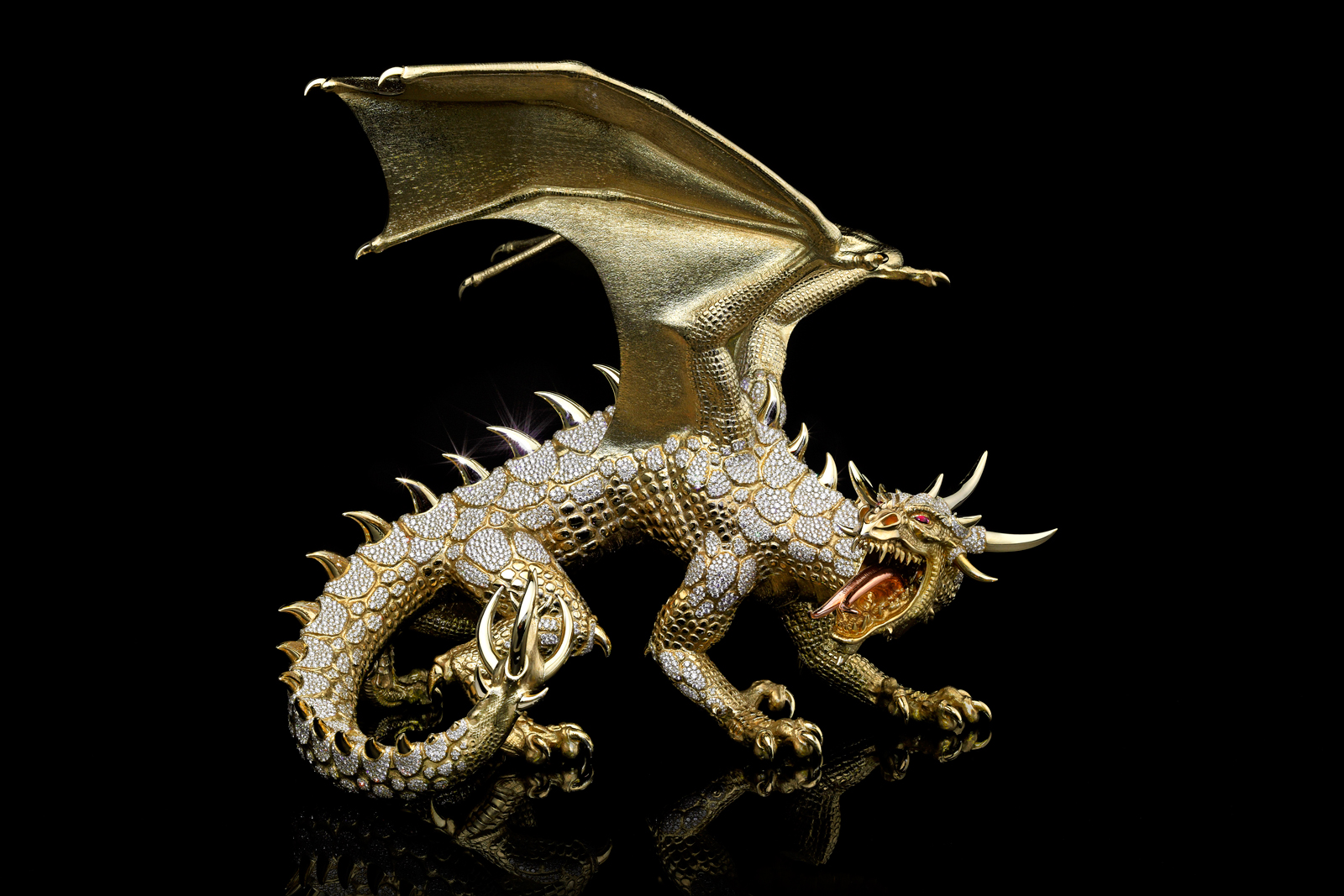 Giberg's 'Ahton' dragon with diamonds and rubies in solid gold