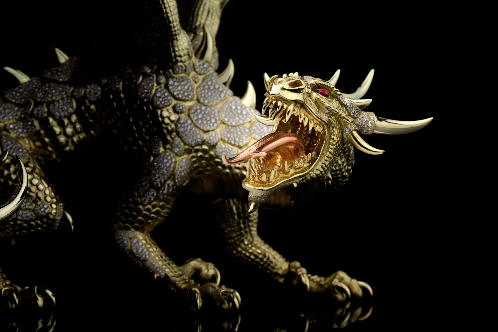  Giberg's 'Ahton' dragon with diamonds and rubies in solid gold