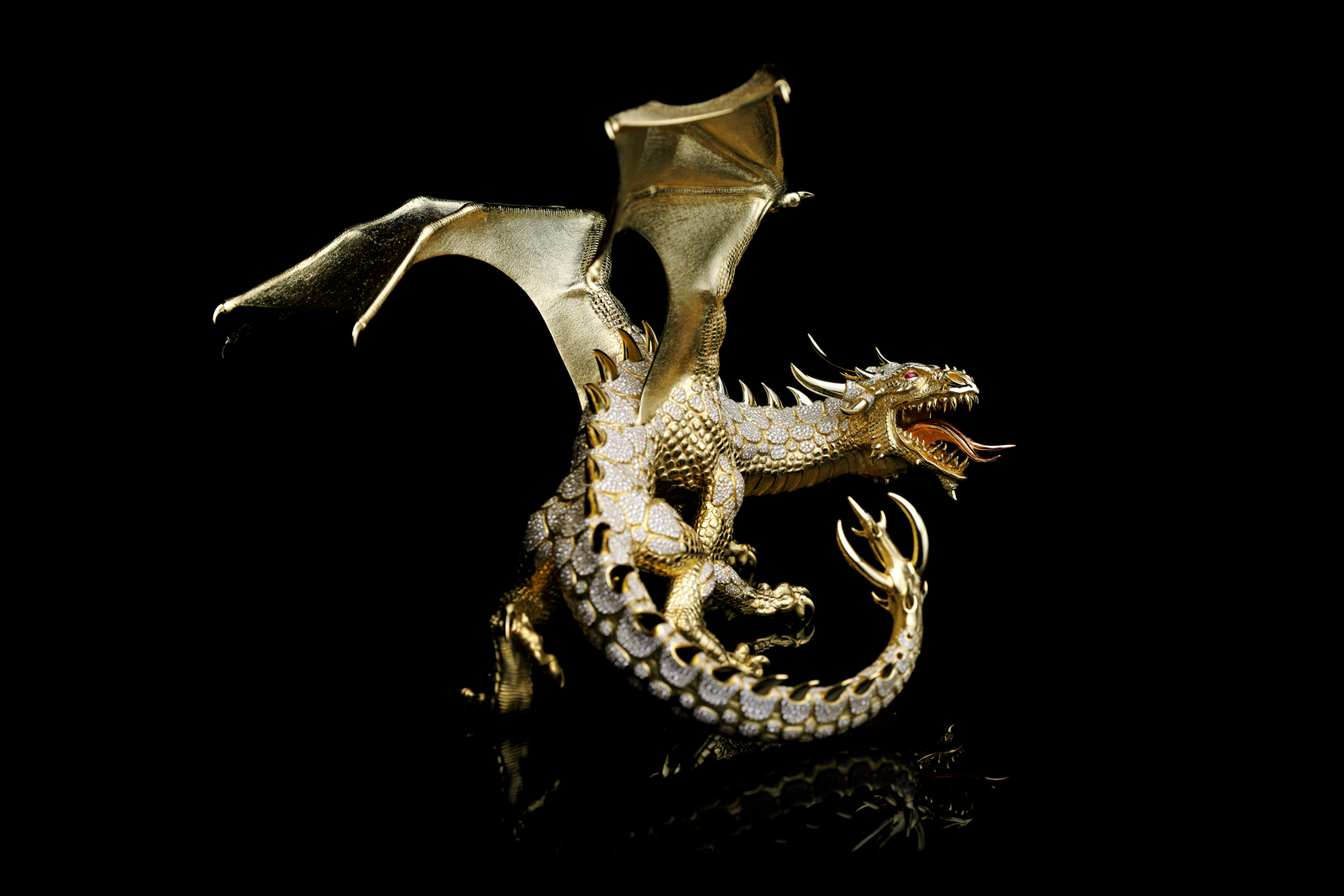 Giberg's 'Ahton' dragon with diamonds and rubies in solid gold
