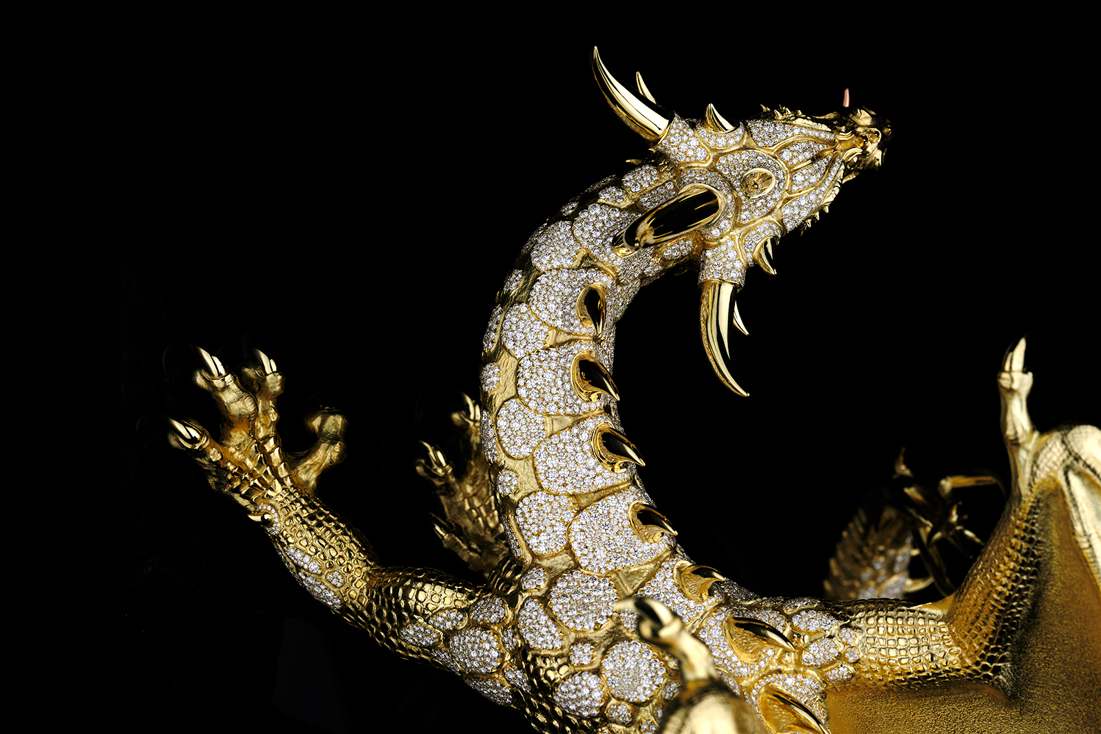  Giberg's 'Ahton' dragon with diamonds and rubies in solid gold