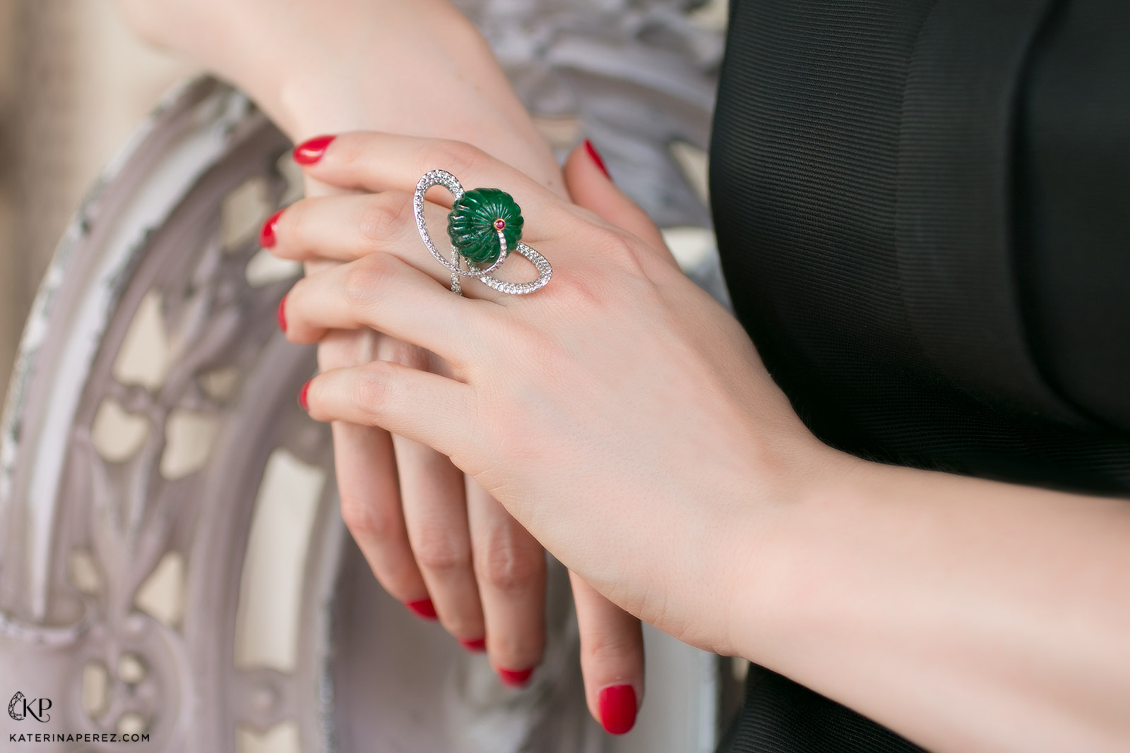  Royal Gems and Arts emerald melon carved bead in a contemporary ring, which can spin in its setting