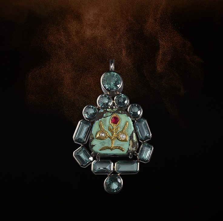  Maison Auclert Moghul art pendant from 19th century in 18K palladiated white gold, turquoise, pearls, ruby and green beryls 