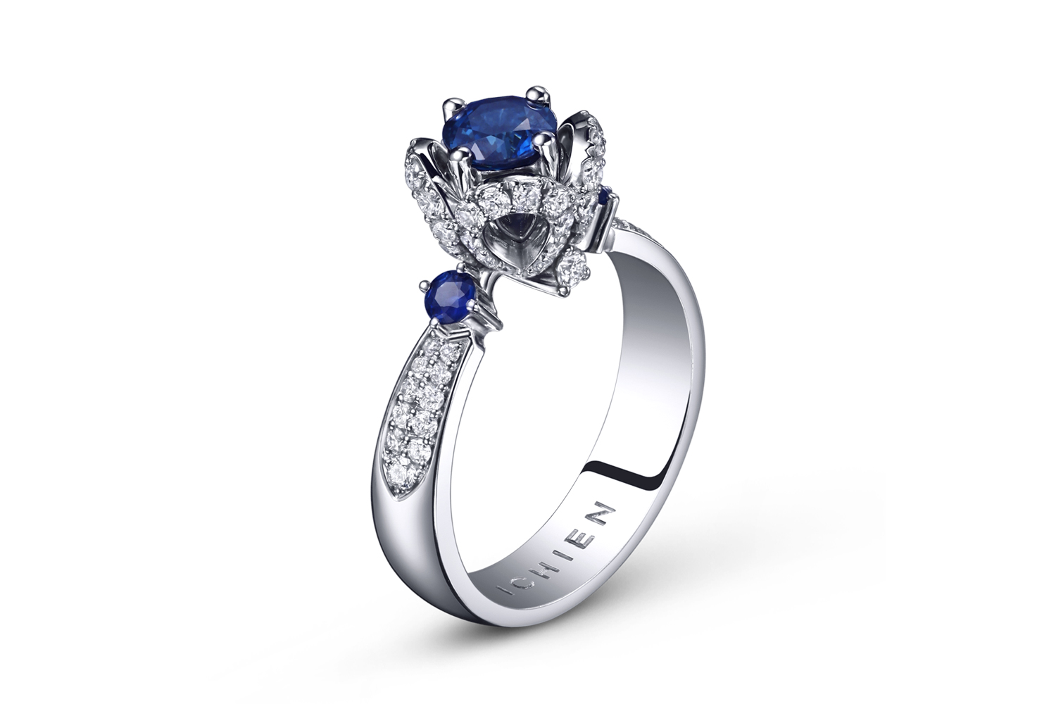  Ichien engagement ring with sapphire and diamonds