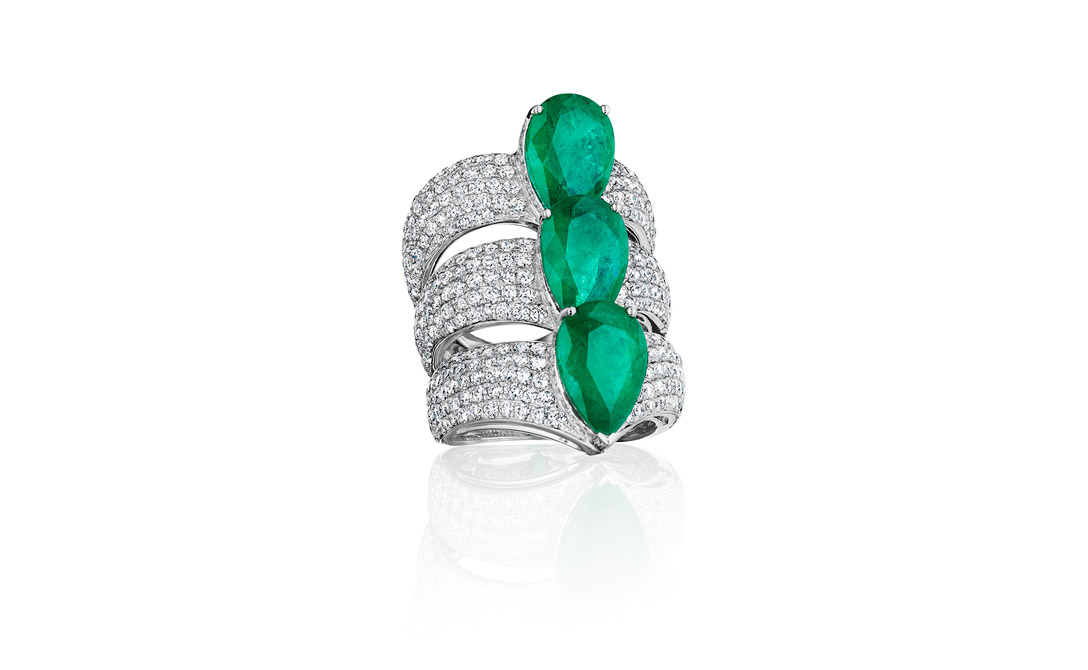 Hueb 'Apus' ring in emerald and diamond