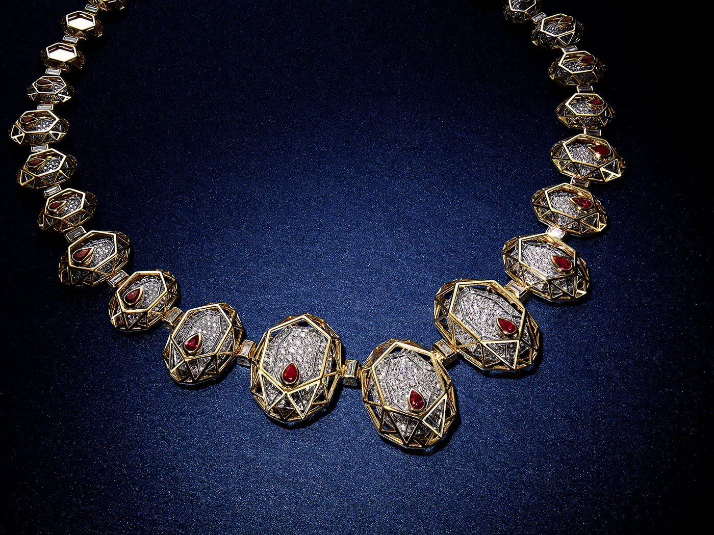 Hueb 'Moldura' necklace in diamond, ruby and yellow gold