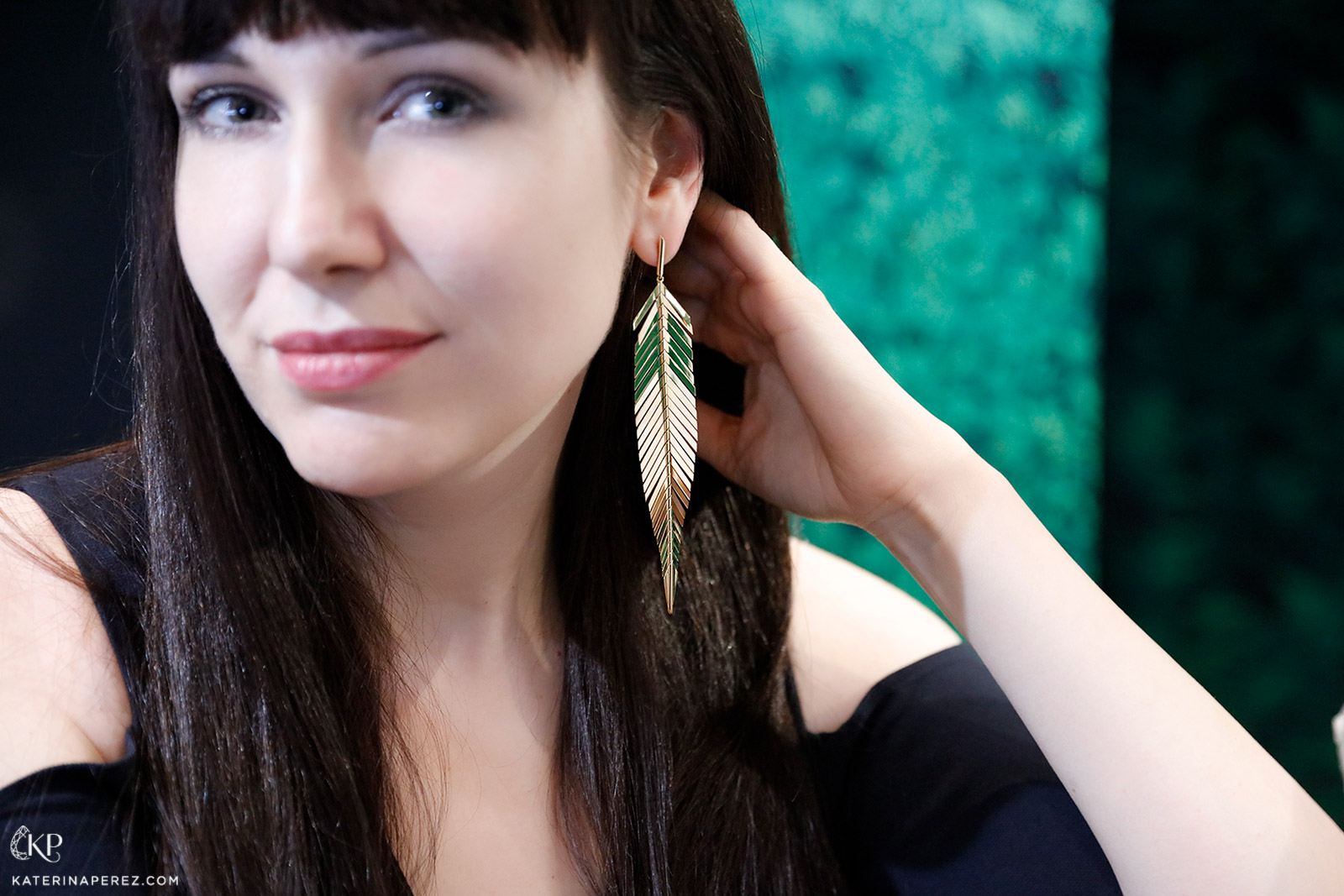 CADAR 'Feathers' earrings in yellow gold from the 'Second Skin' collection