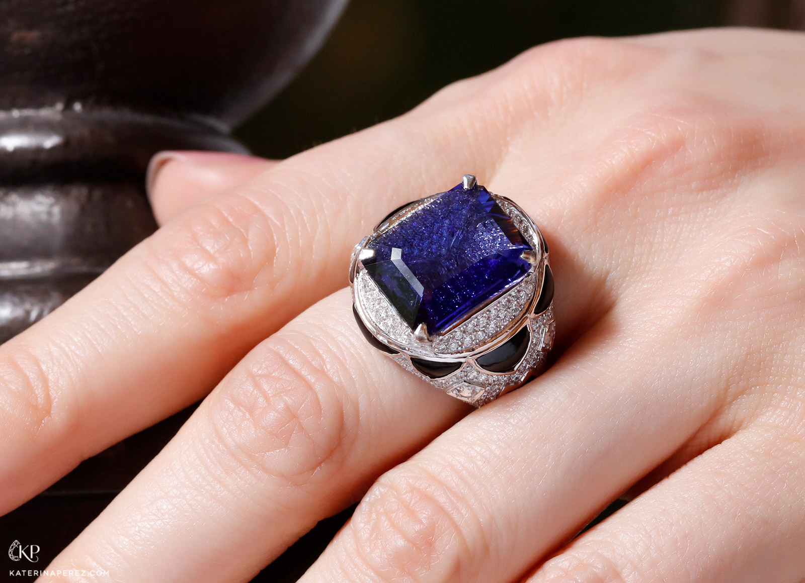  Panchoo ring in tanzanite, diamonds and onyx