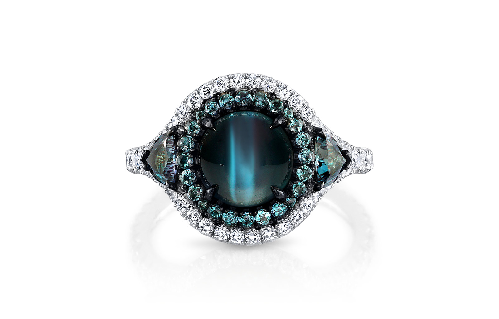  Omi Privé ring featuring a 3.01 ct alexandrite cat's eye accented by 0.53 ct of trillion cut alexandrites, 0.26 ct of round alexandrites and 0.70 ct of brilliant diamonds in platinum 