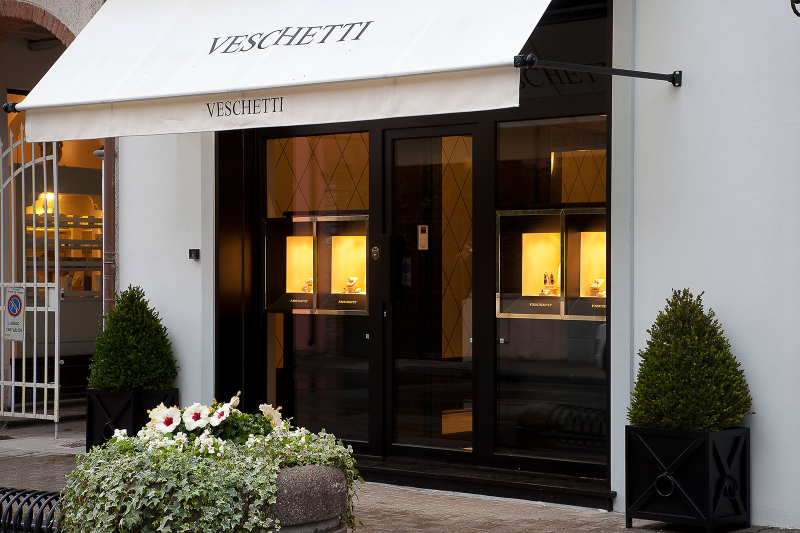 Veschetti's summer boutique in Forte dei Marmi