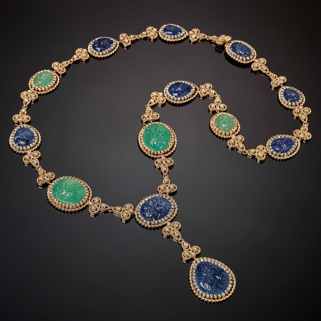  Veschetti Diva necklace with carved emeralds of 131,00 cts , carved sapphires of 197,39 cts and diamonds