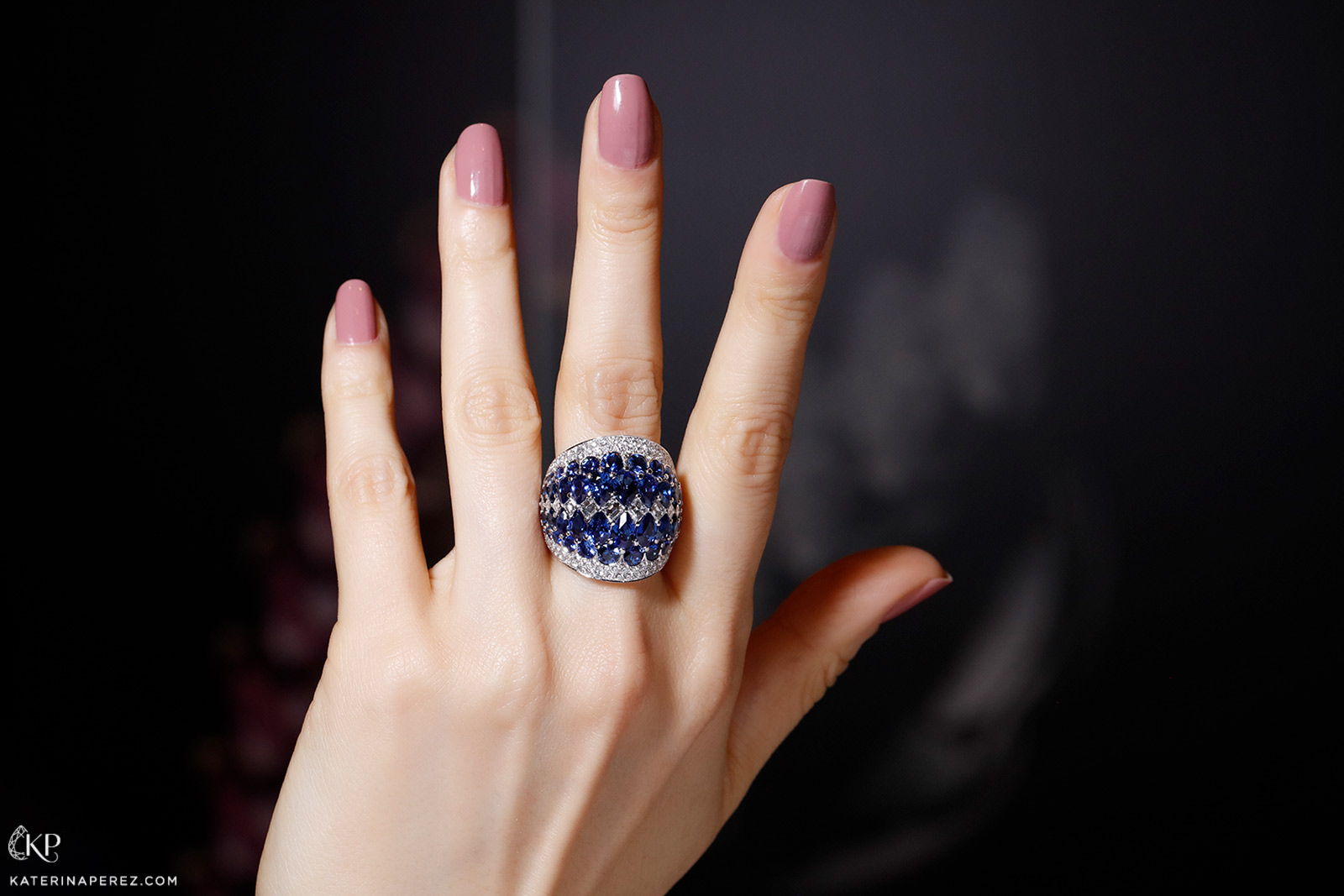 Кольцо с синими сапфирами и бриллиантами Baenteli из коллекции Sphere