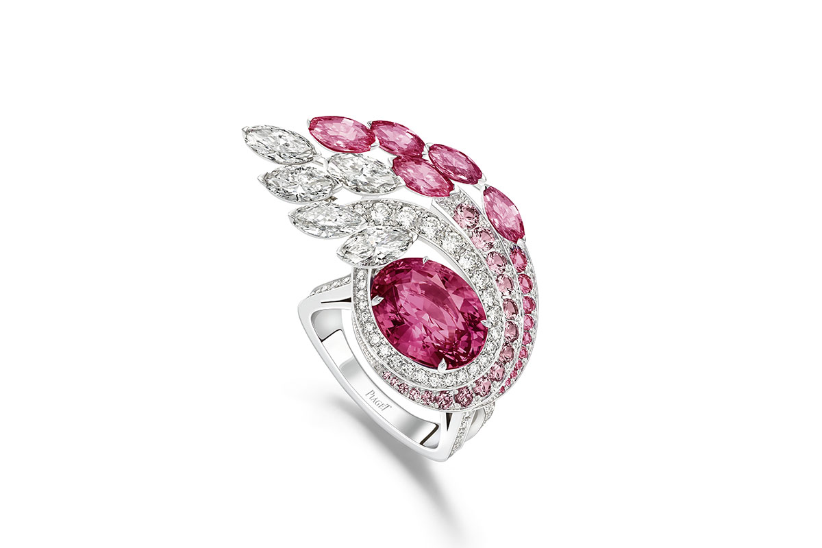  Piaget ‘Dazzling Glow’ ring from the 'Dancing Nights' line with 5.03ct sapphire, sapphires and diamonds 