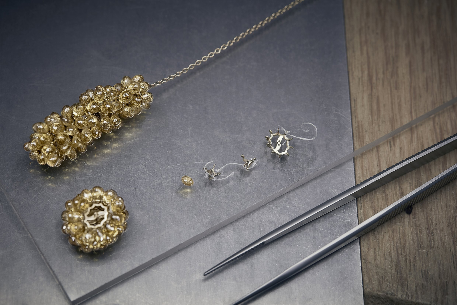  Chanel 'Précieux Envol' earrings from the ‘Coromandel’ collection 