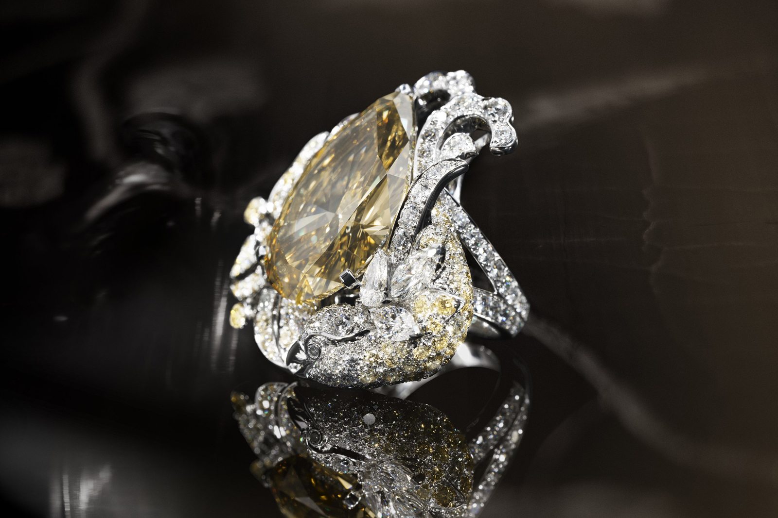  Chanel ‘Précieux Envol’ ring from the ‘Coromandel’ collection in white gold, Fancy Deep Brownish Greenish yellow diamond, and diamonds