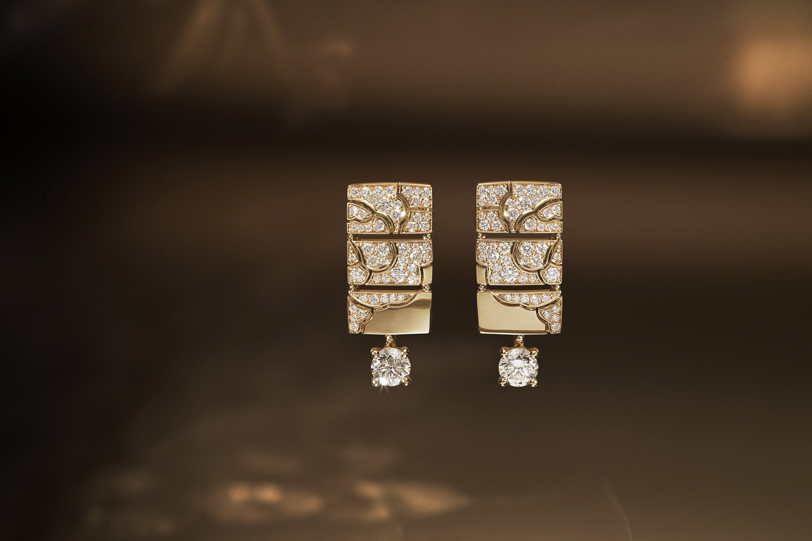  Chanel ‘Impression Florale’ earrings from the ‘Coromandel’ collection in yellow gold and diamonds