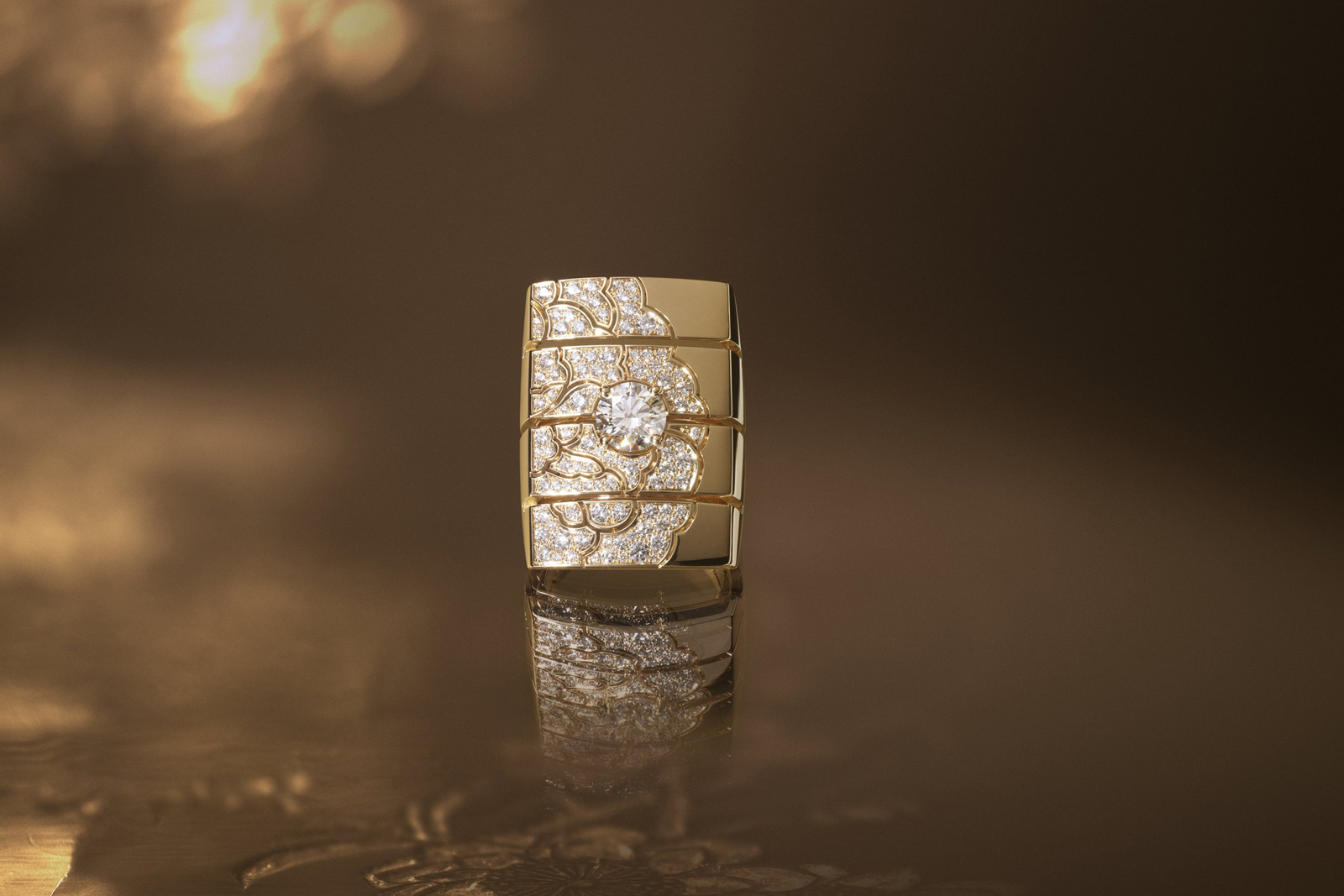  Chanel ‘Impression Florale’ ring from the ‘Coromandel’ collection in yellow gold and diamonds