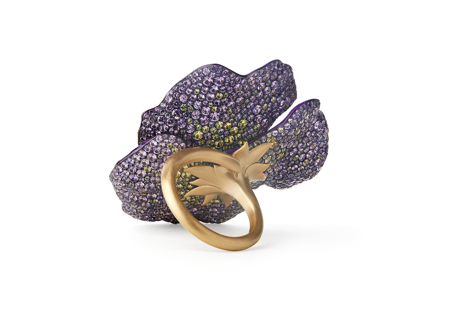  Rear view of Boucheron ‘Eternal Flowers’ line ‘Anémone Meron Bordeaux’ ring with 5.99 carat violet sapphire, yellow and blue sapphires in yellow gold