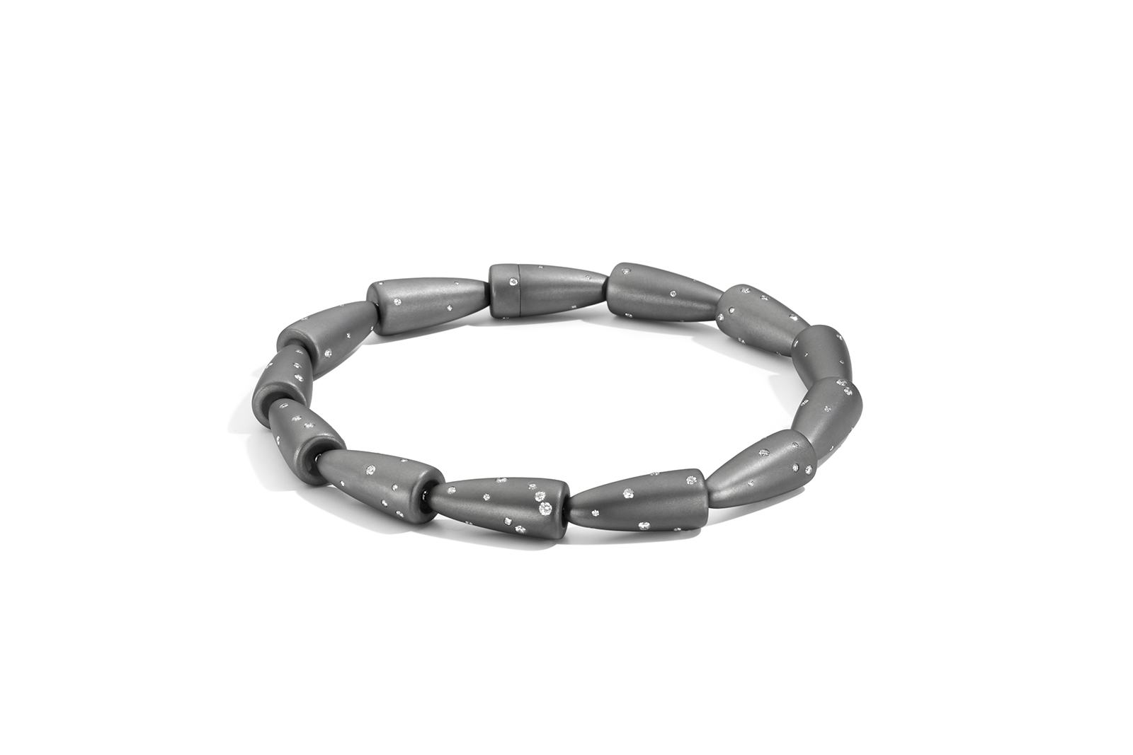  Vhernier 'Calla' necklace in titanium and diamonds