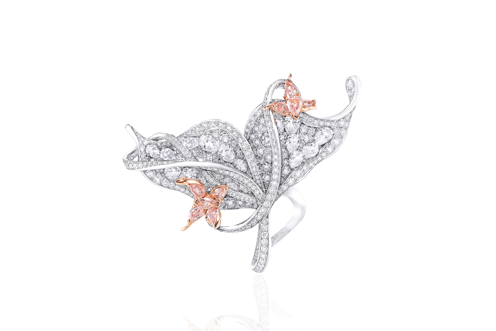  Component of the Anna Hu ‘Papillion du Blanc’ ring with pink and colourless pavé diamonds 