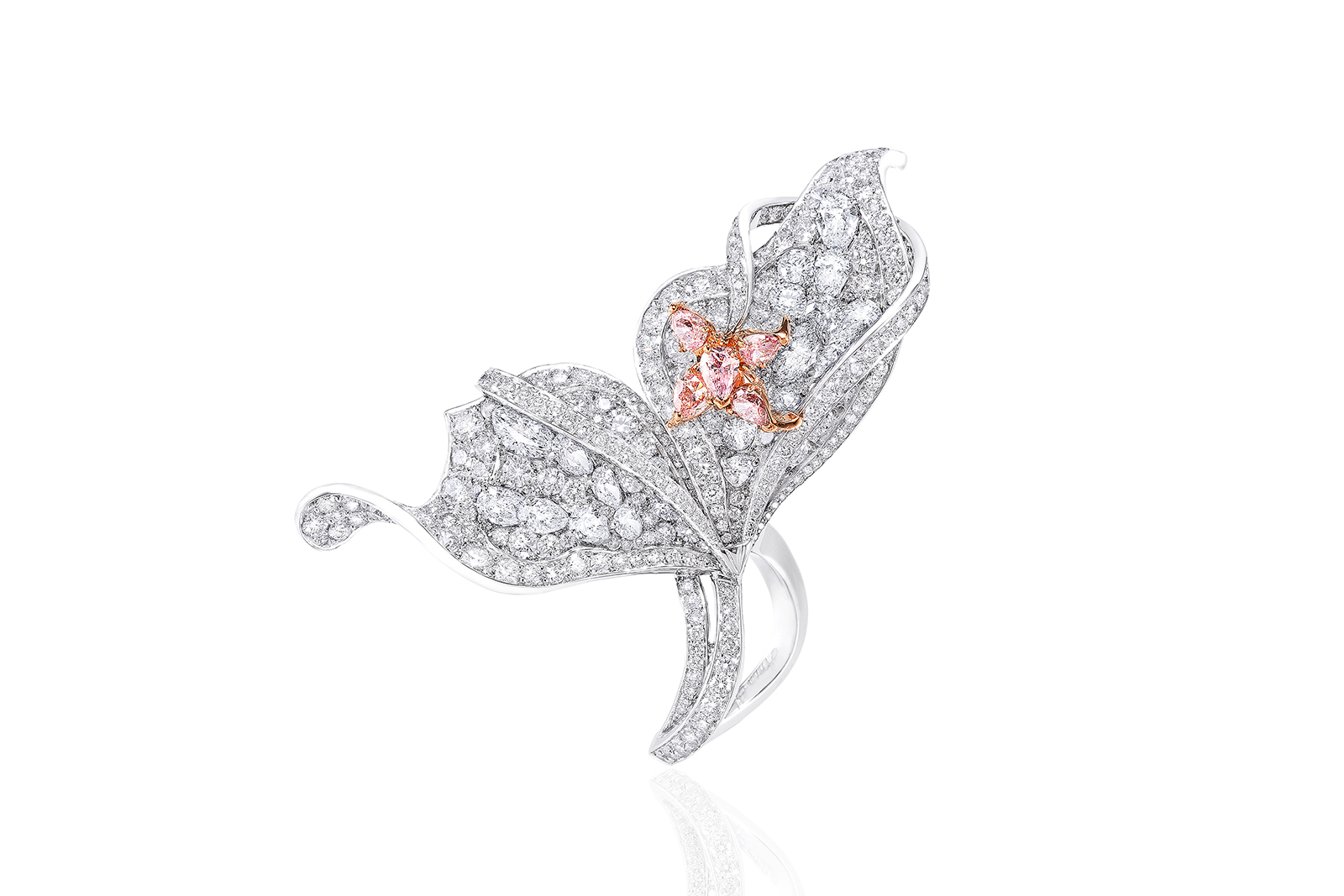  Component of the Anna Hu ‘Papillion du Blanc’ ring with pink and colourless pavé diamonds 