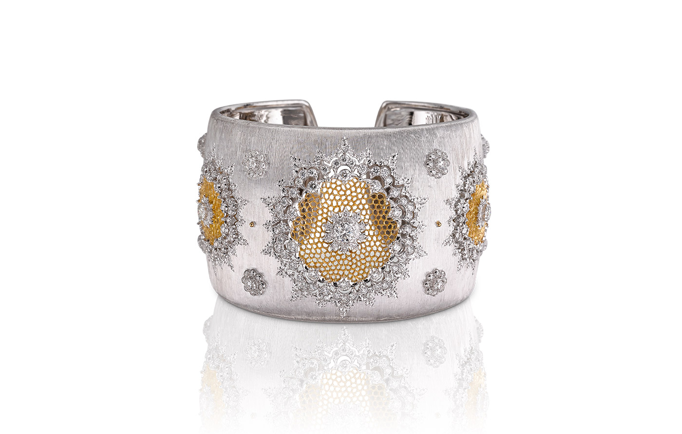  Buccellati cuff bracelet with the signature engraving technique
