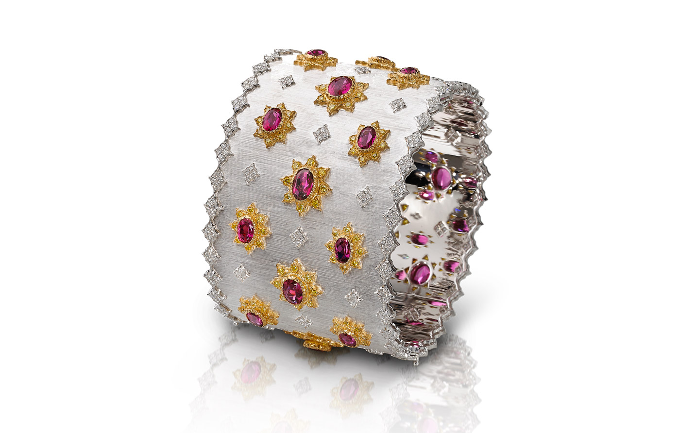  Buccellati cuff bracelet with the signature engraving technique