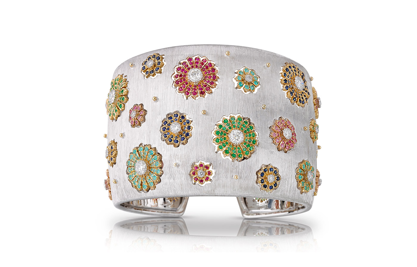  Buccellati cuff bracelet with the signature engraving technique