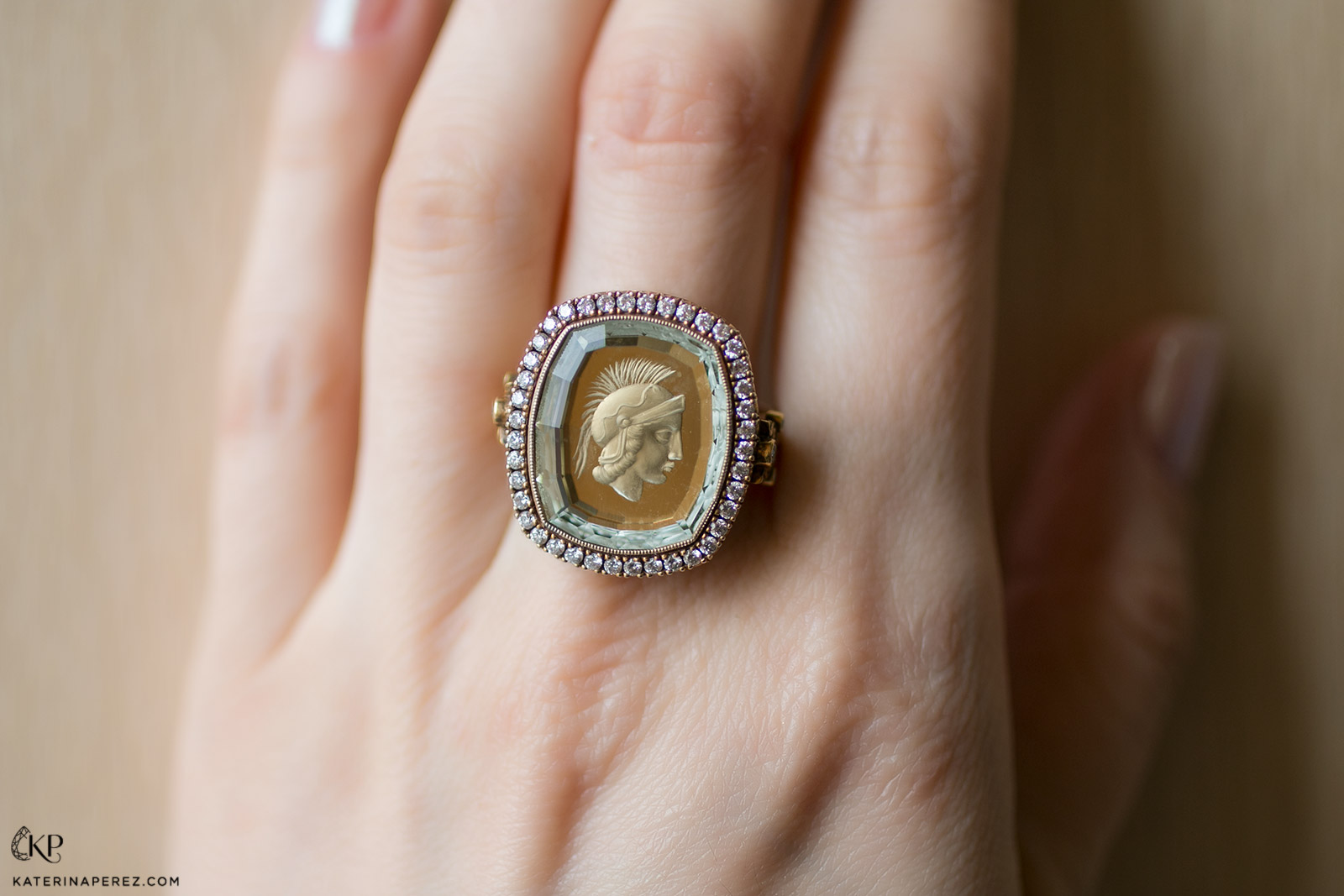 Argentov ring with intaglio