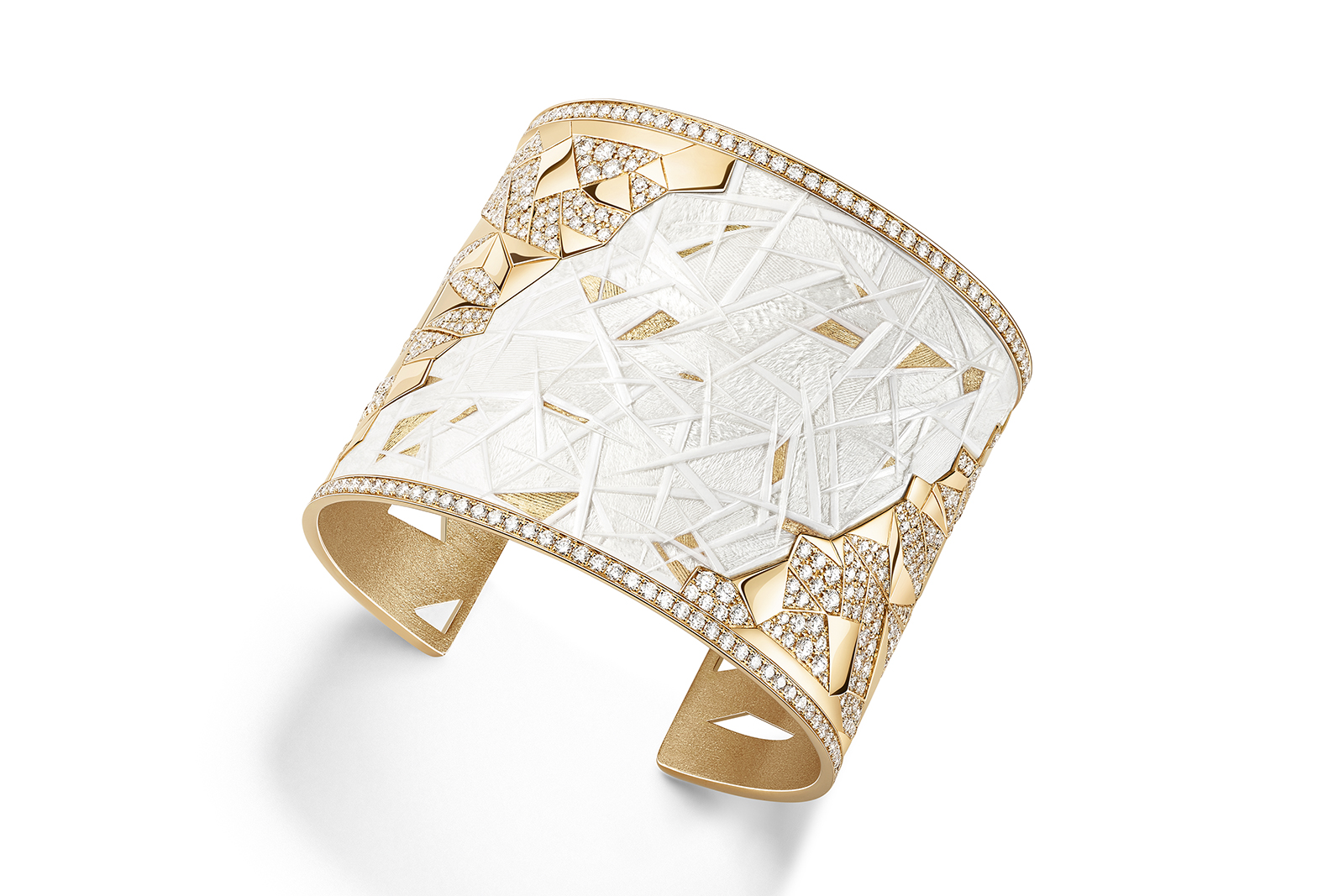  Piaget ‘Golden Sunlight’ cuff from the ‘Warming Lights’ line with diamonds and feather marquetry in yellow gold 